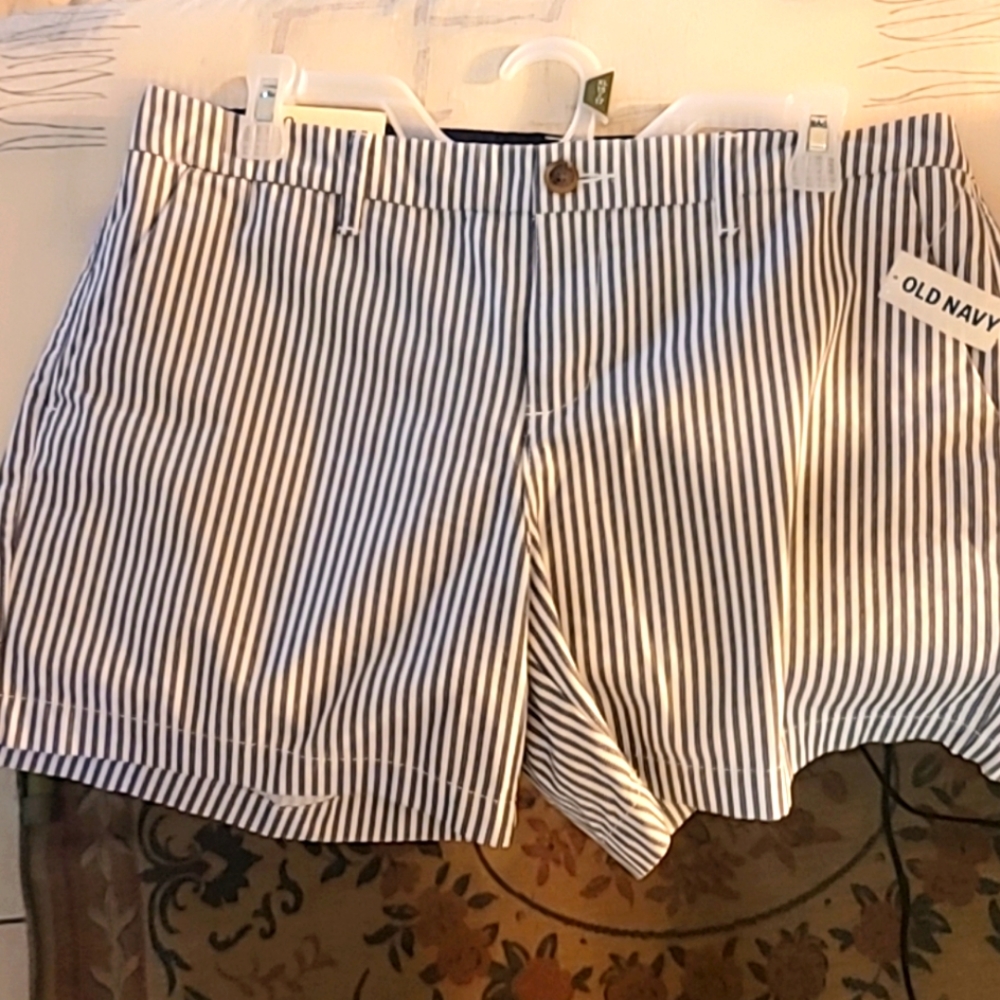 Old Navy short Grey and blue strip women Size  8